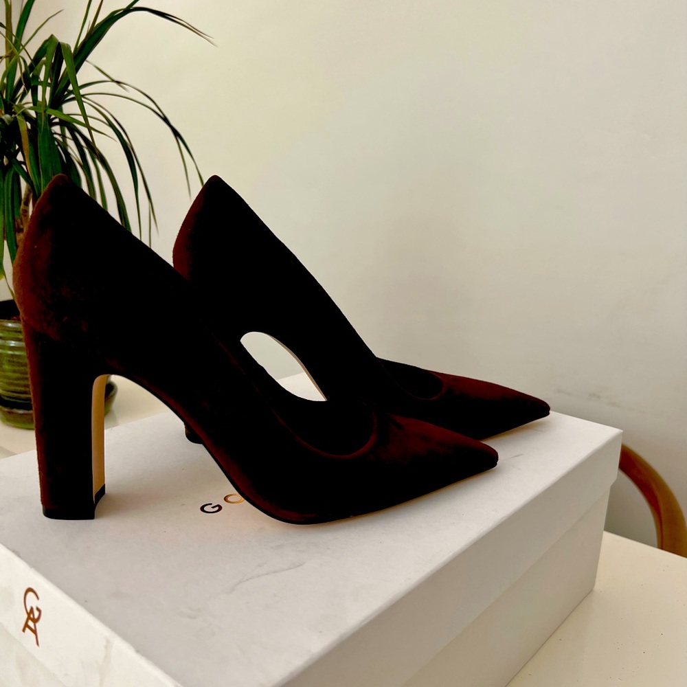 NWT-Good American Statement Pump- Chocolate Brown Suede